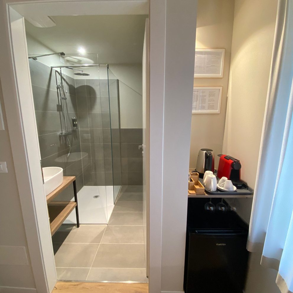 Camera con bagno superiore a Desenzano del Garda