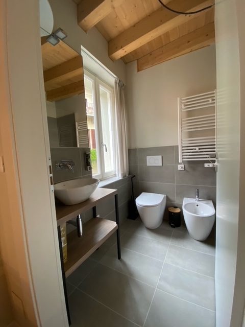 camera con bagno a Desenzano del Garda